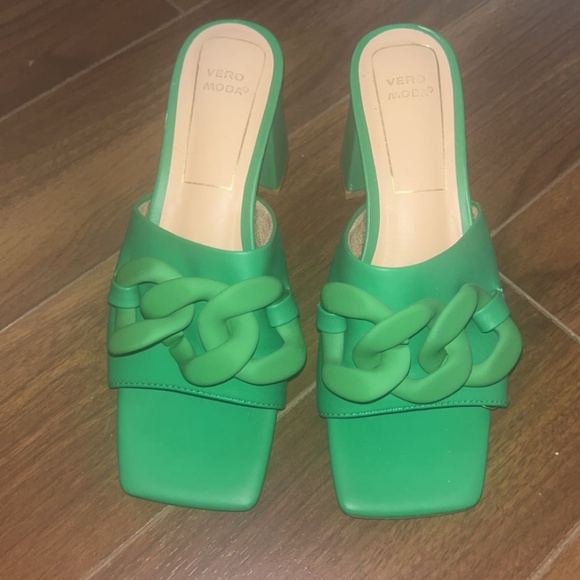 Vera Moda Square Toe Block Heel (Kelly Green) - Picture 3 of 3